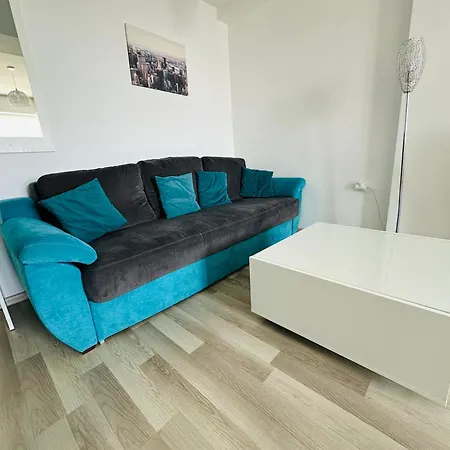 Summerland Apartment *