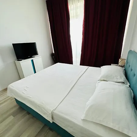 Summerland Apartment *