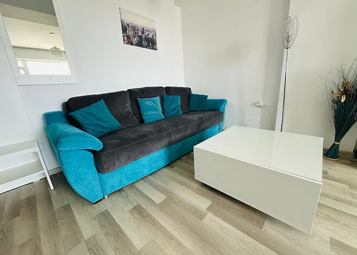 Summerland Apartment *