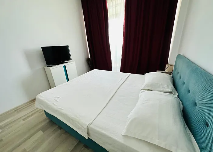 Summerland Apartment *